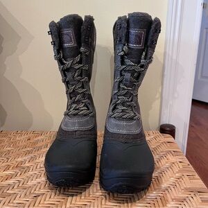 The North Face Dark Grey Shellista III Midi Insulated Water Proof Boots Size 7.5